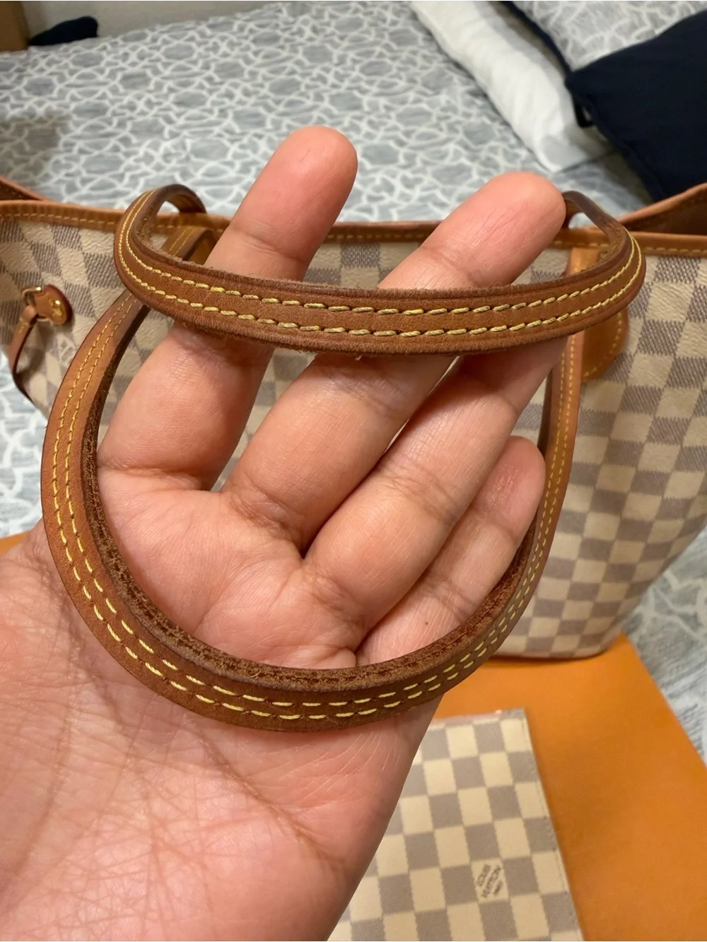 Louis Vuitton Damier Azur Canvas Neverfull MM Tote in Beige with Pink Interior - Picture 5 of 17